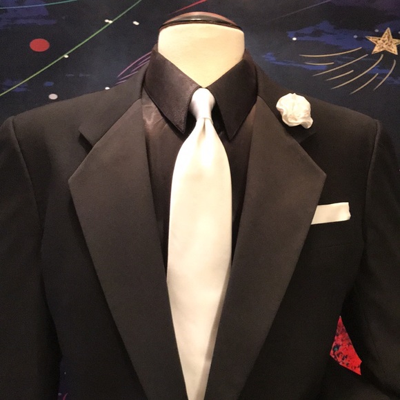 Abriani Italian Tuxedo Coat - Picture 3 of 17